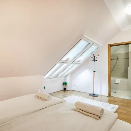 Bpr Timber Loft With Balcony Budapest
