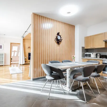 Bpr Timber Loft With Balcony * Budapest